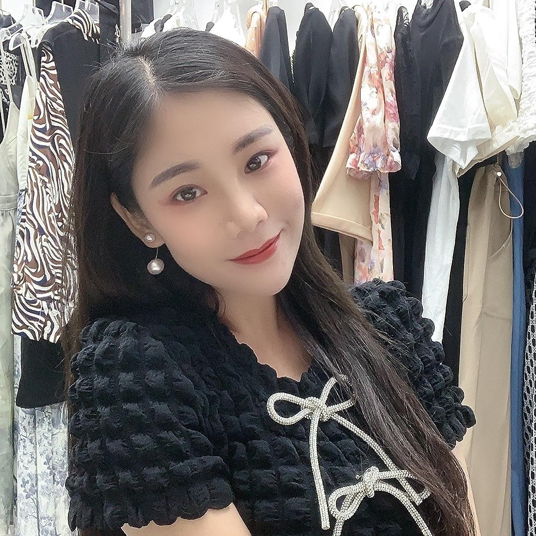 玲玲姐吖