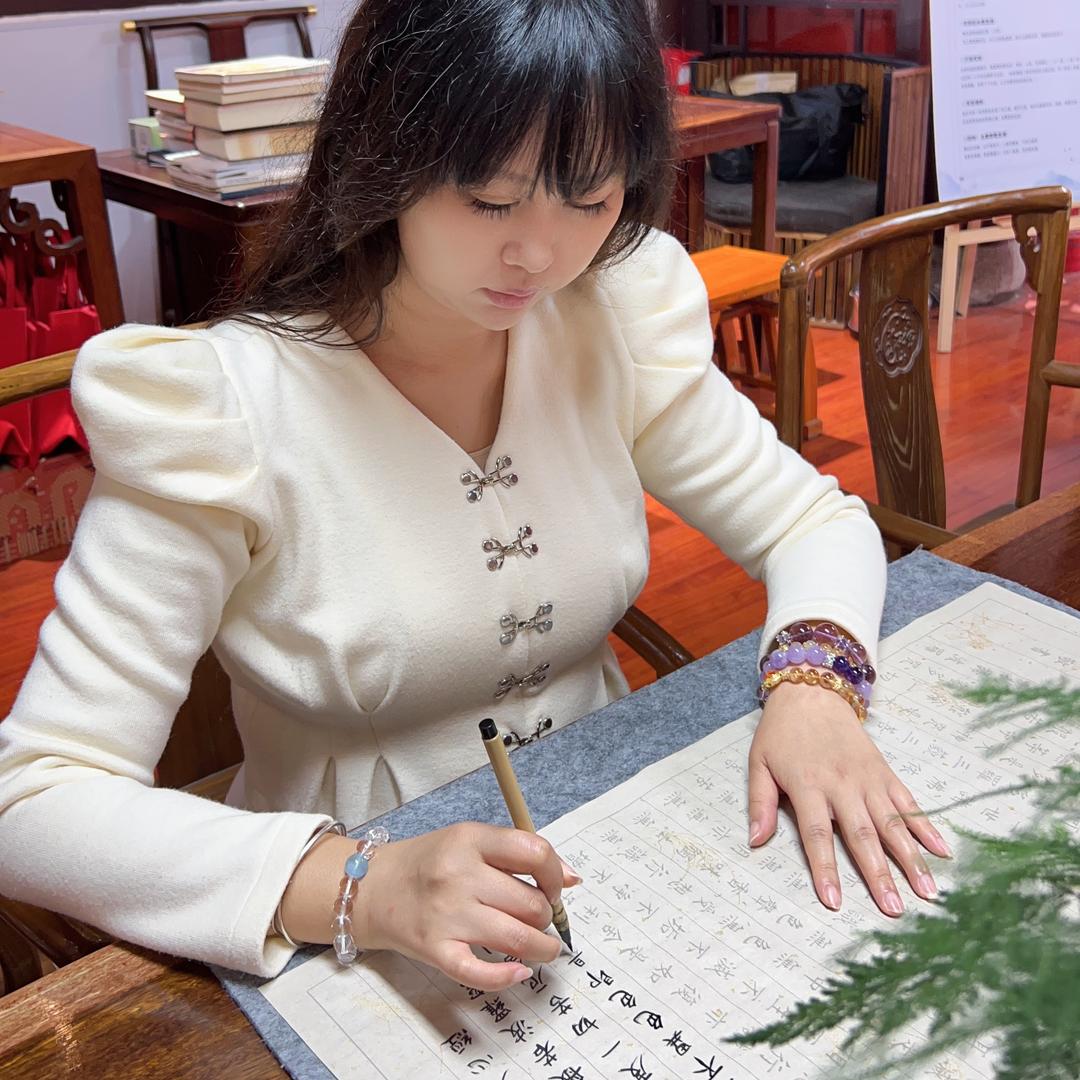 顾小昀Yun