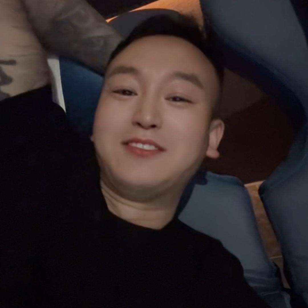 『那個男人✨-』🫡🤪