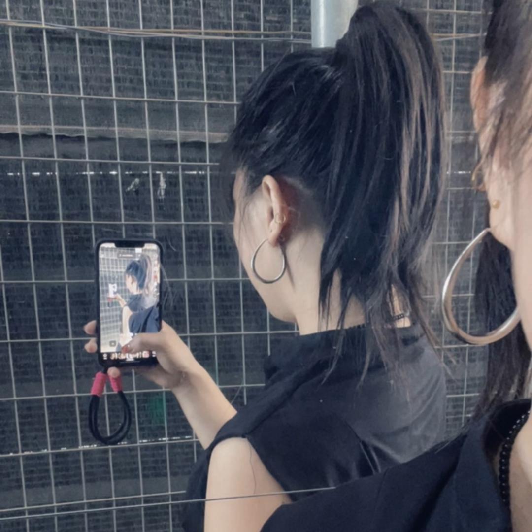 💃    君君    吖