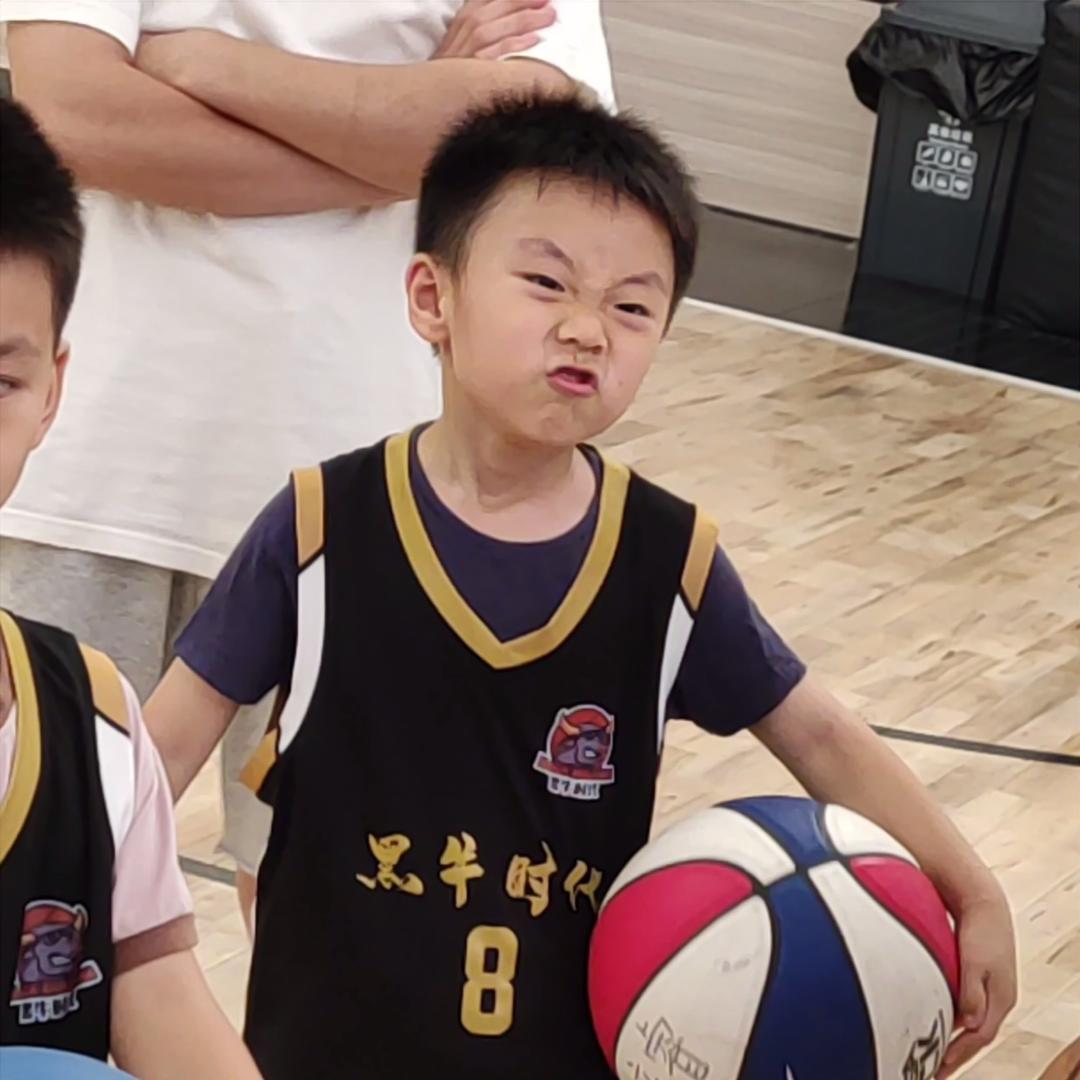 黑牛时代篮球馆(锦艺校区)