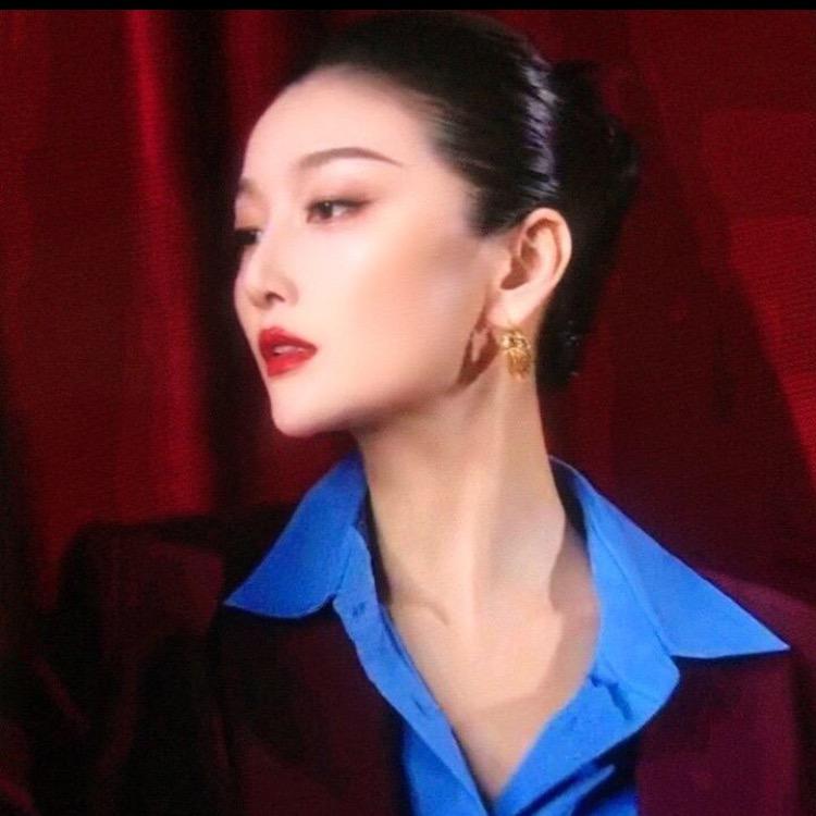 杨小曼重生之夜群星演唱会助理