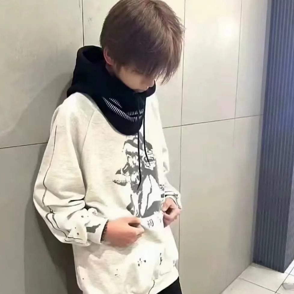 张少.