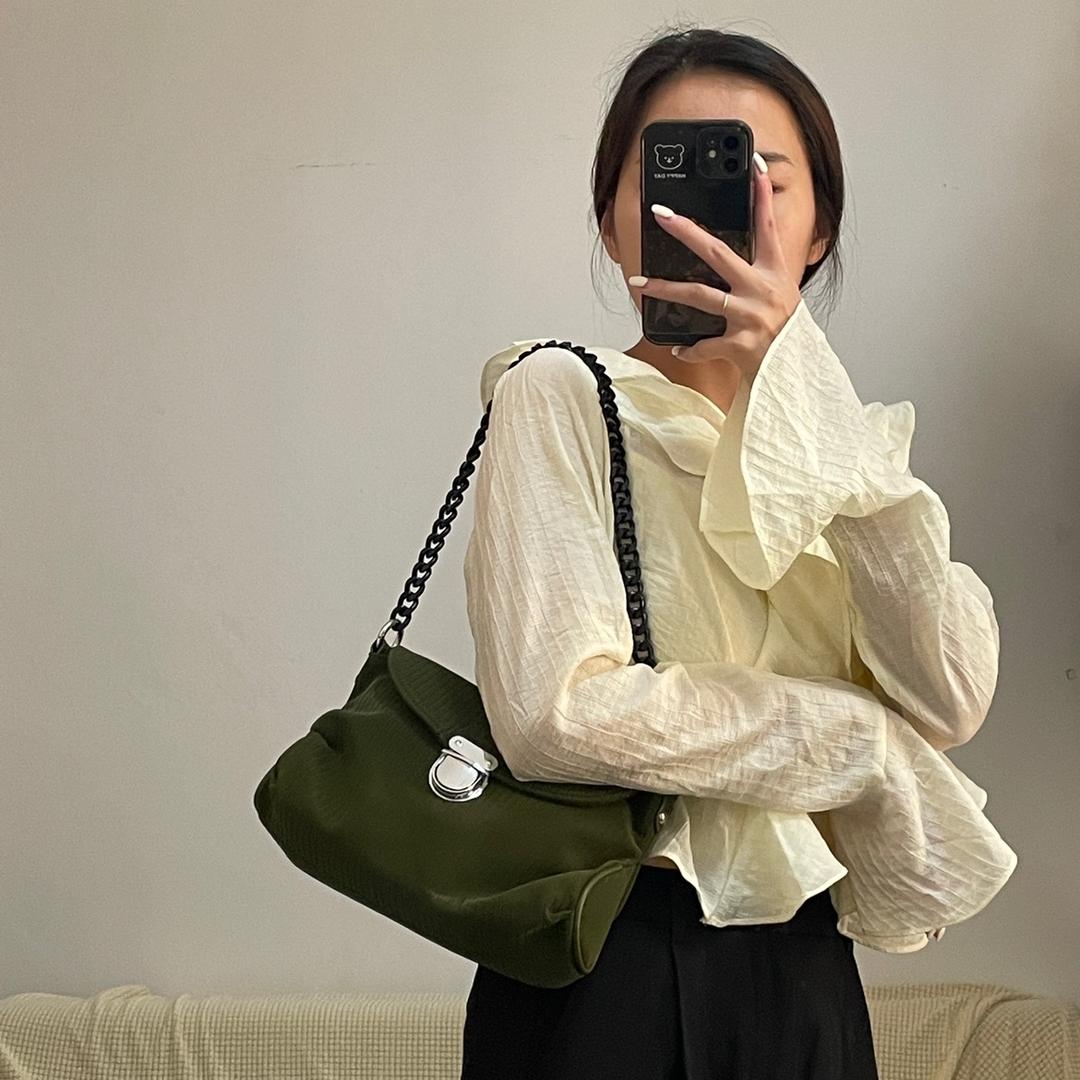 龙洞诺在希包包店