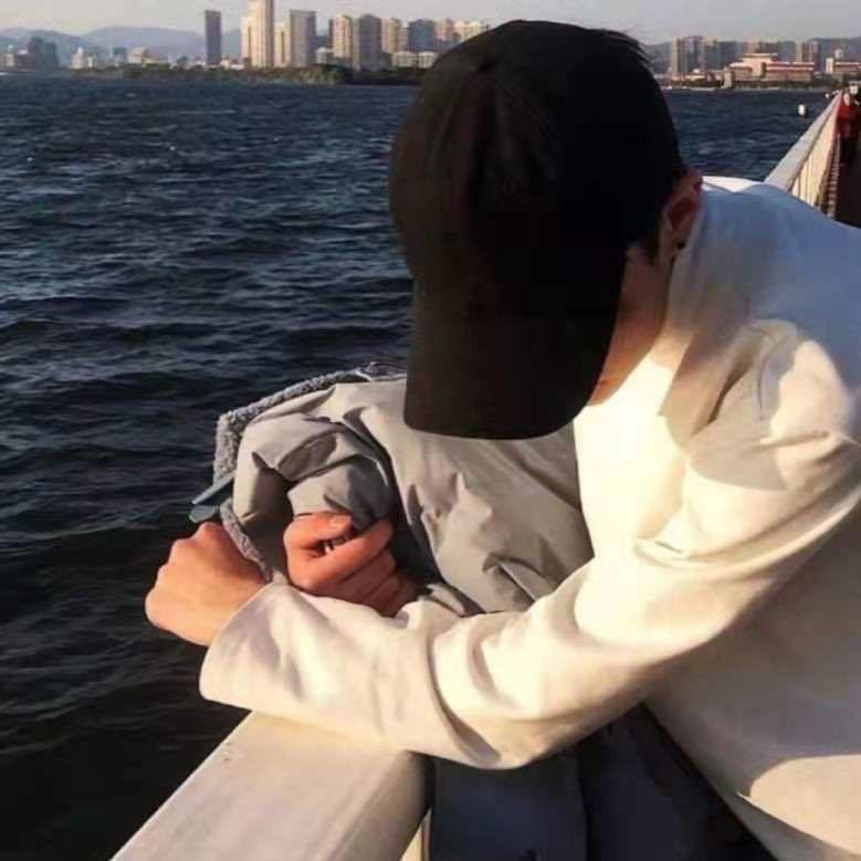 不喝水的矿泉
