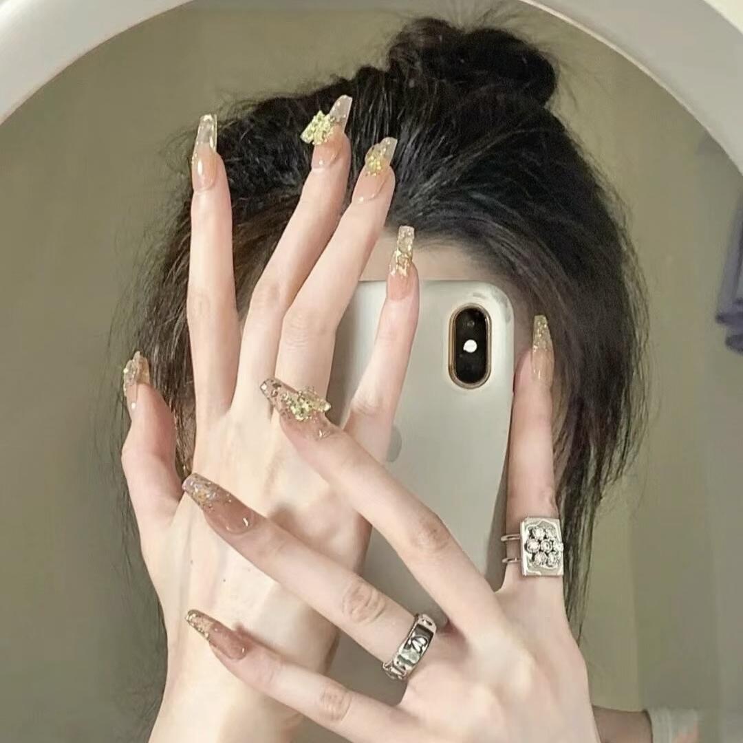 云朵穿戴美甲