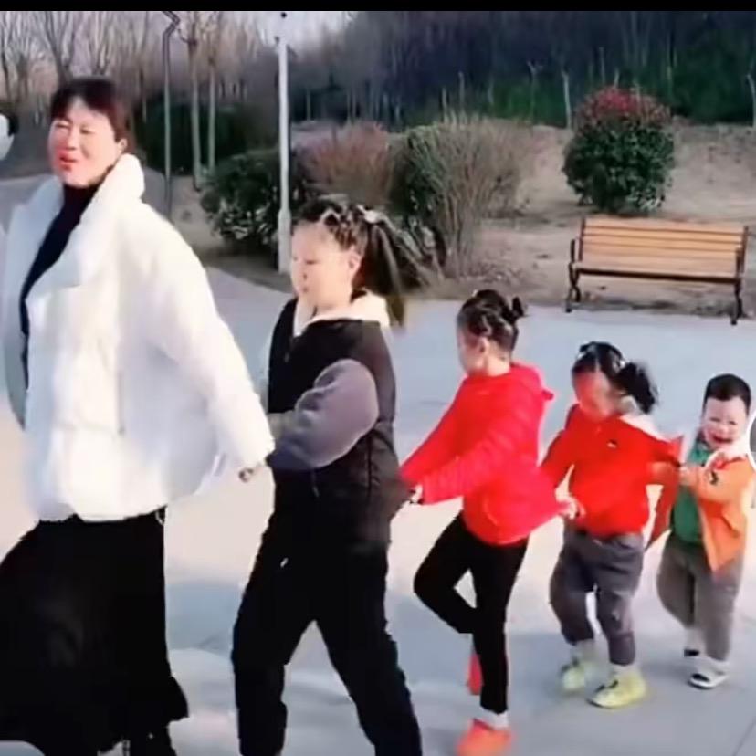 吉祥三宝妈妈❤️❤️❤️