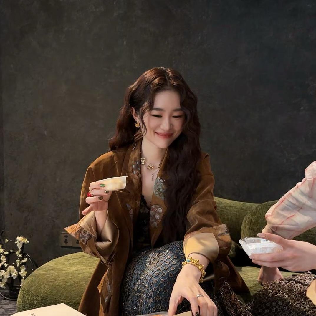 三吉黑花东方霓裳