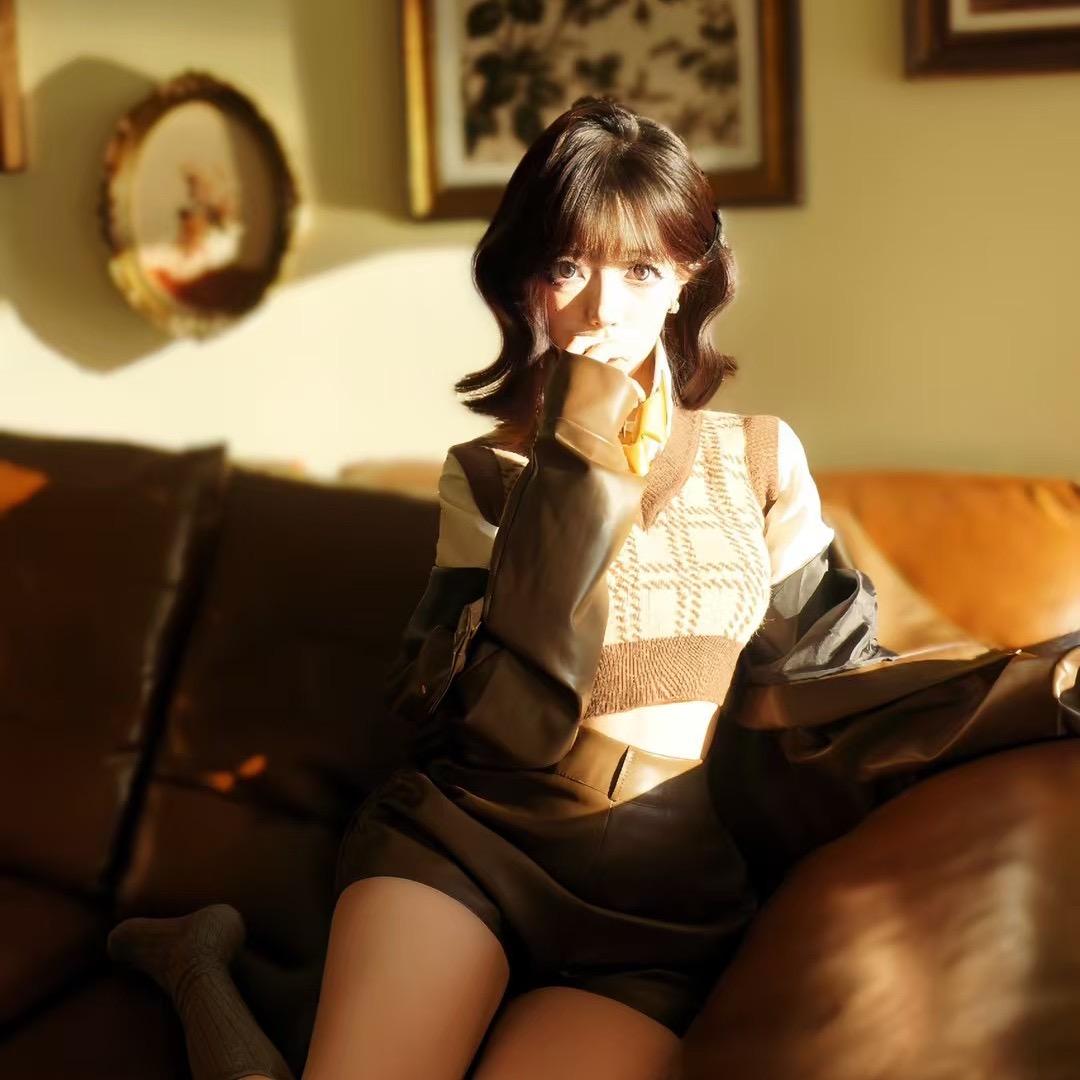 •   •