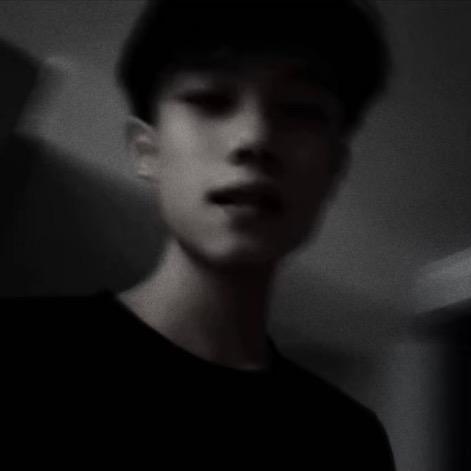 ¥