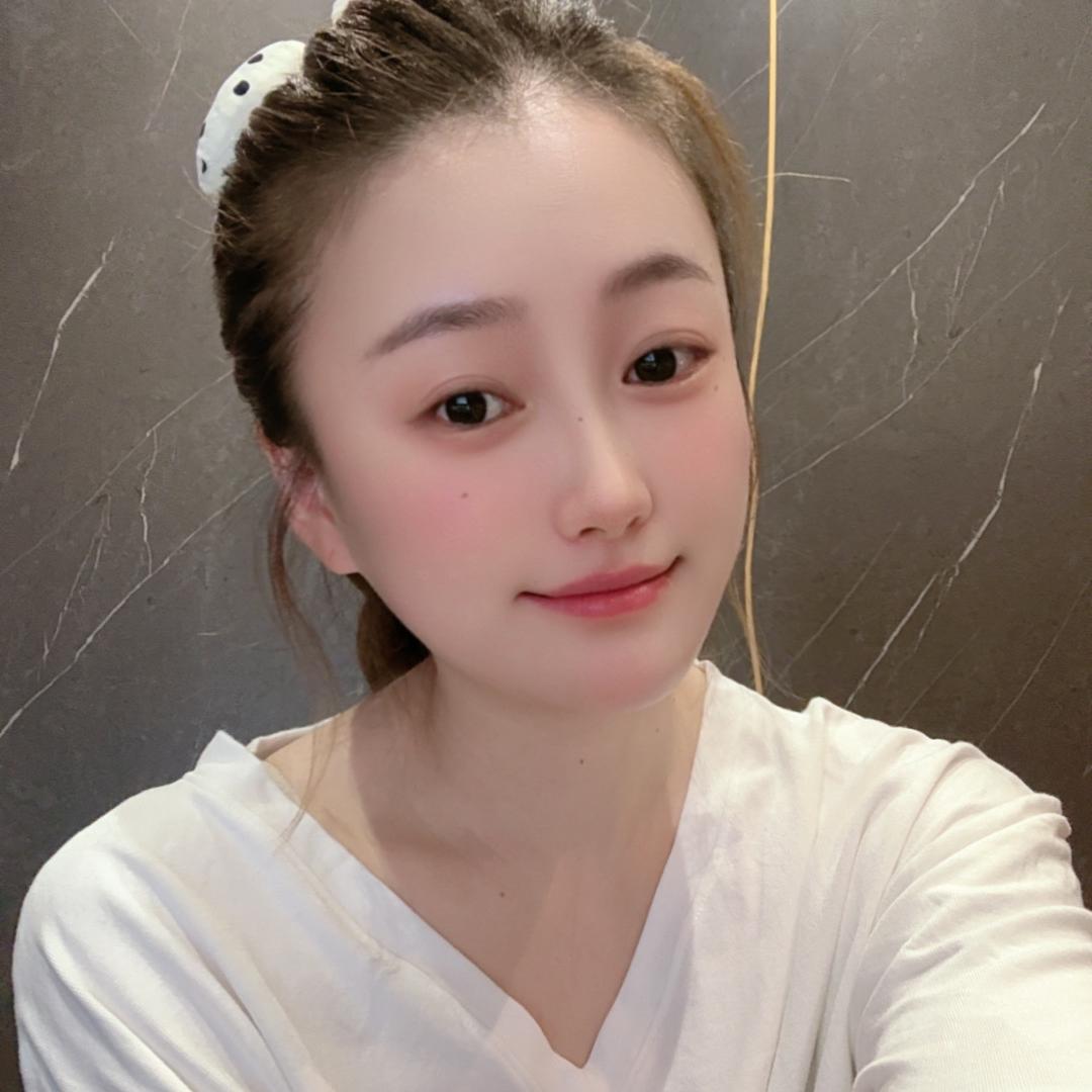 卖海鲜的小菇娘