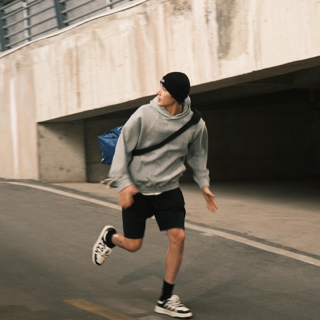 上班除了摸鱼就会抬杠