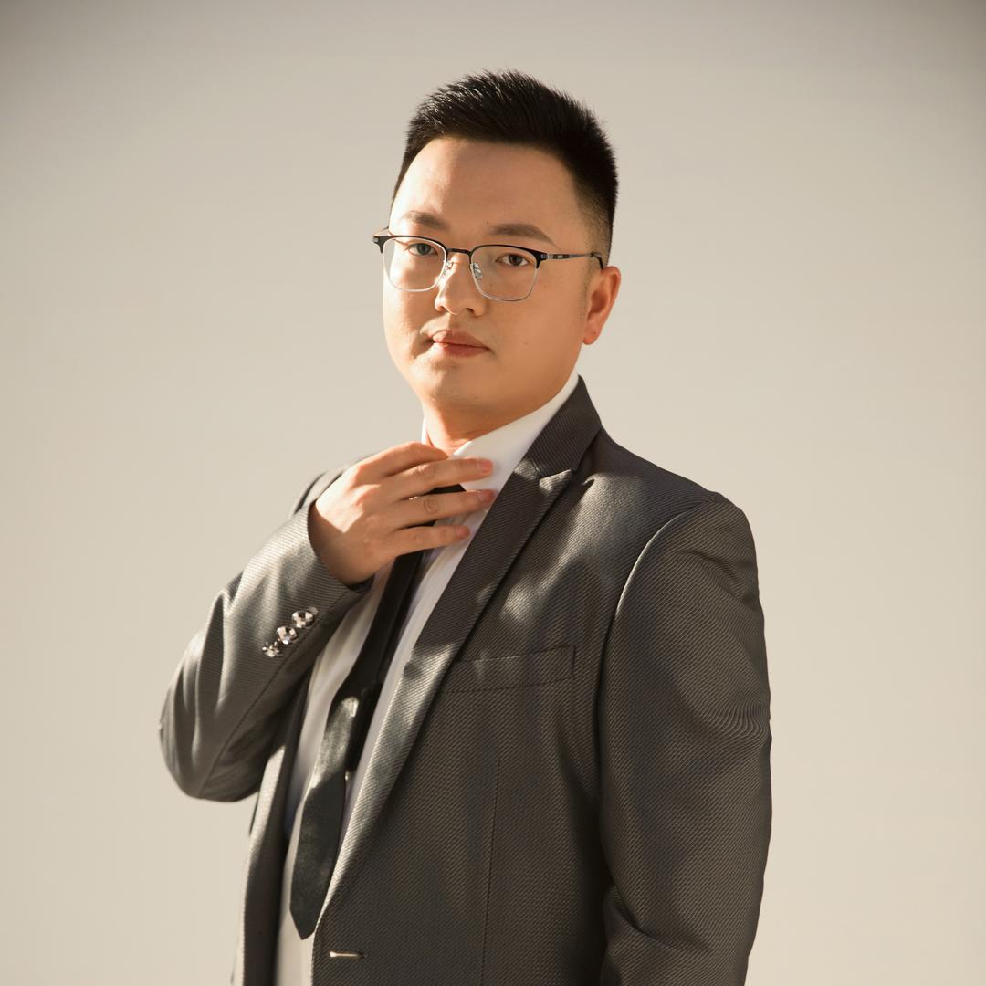 李小伟
