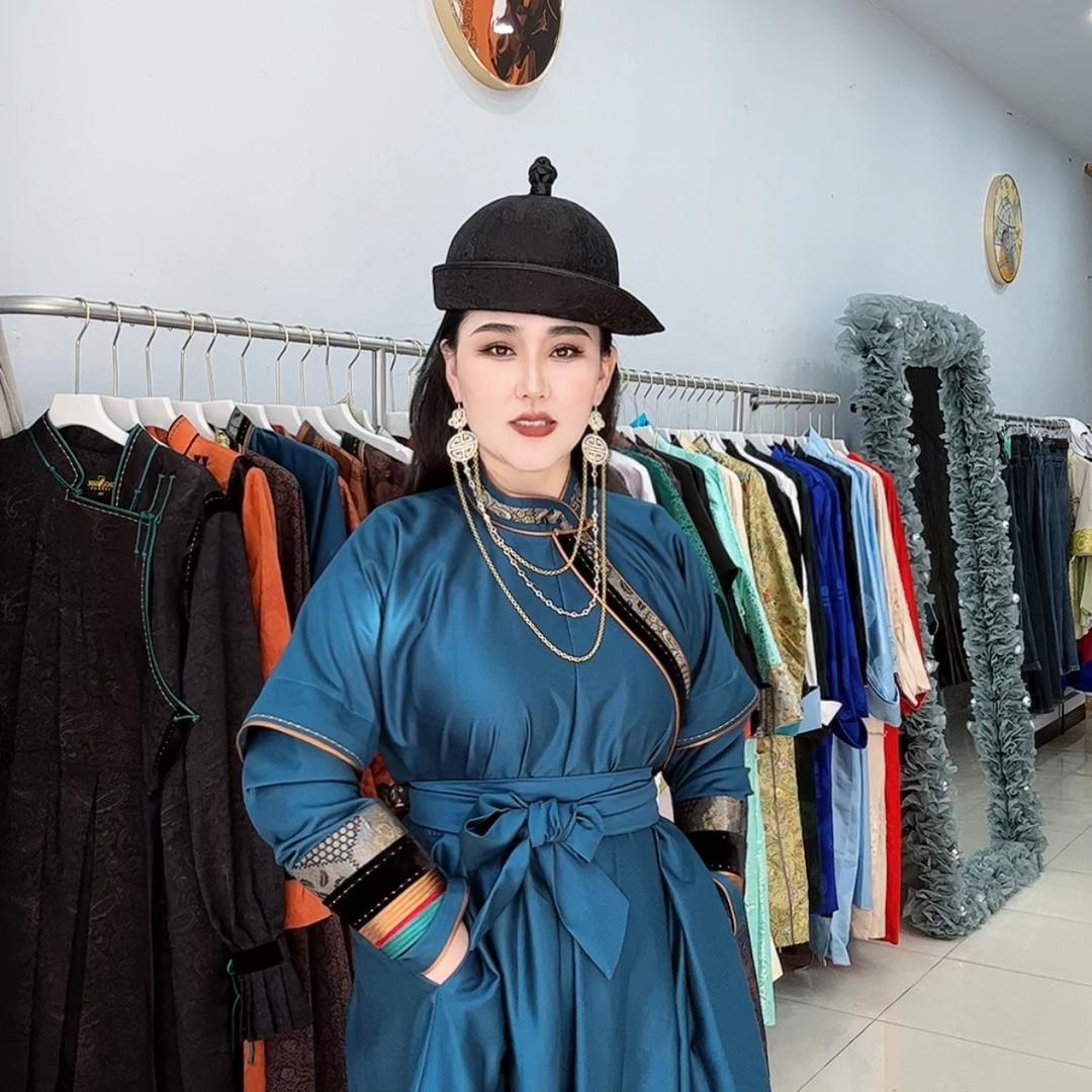 专业出租定制高端民族服饰