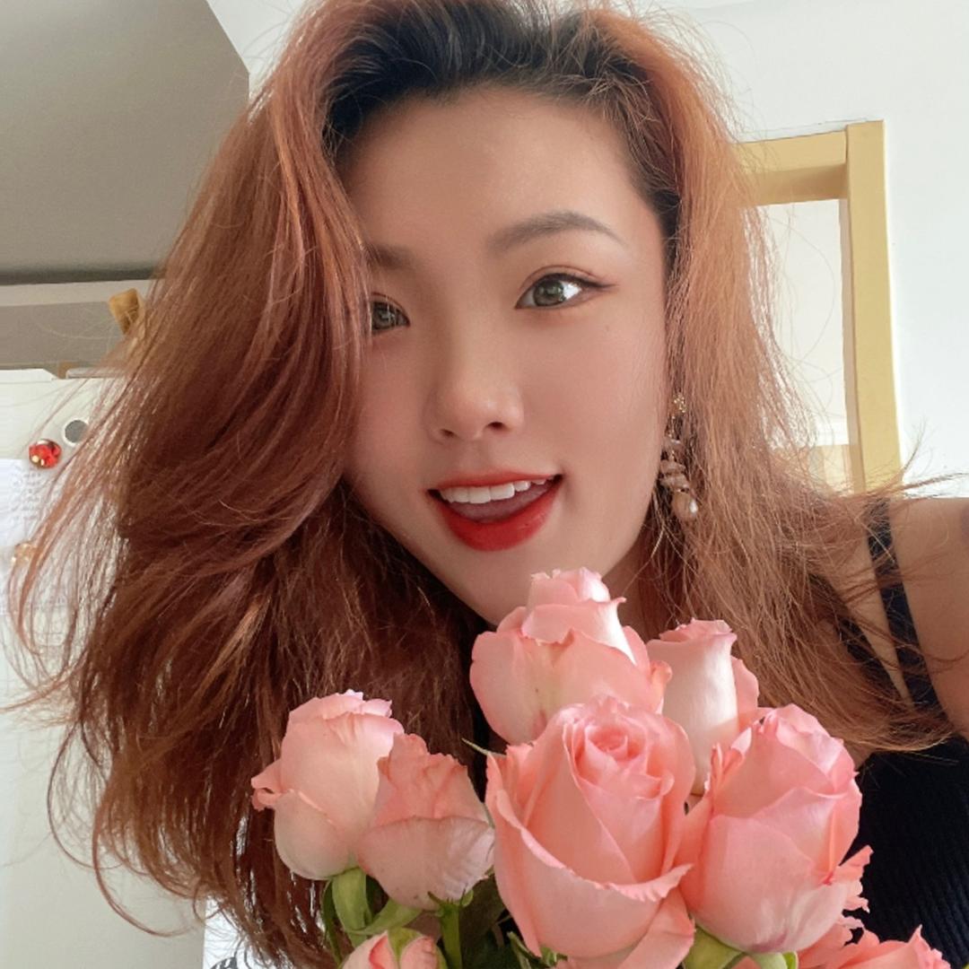 健康富有快乐自由美丽的富婆