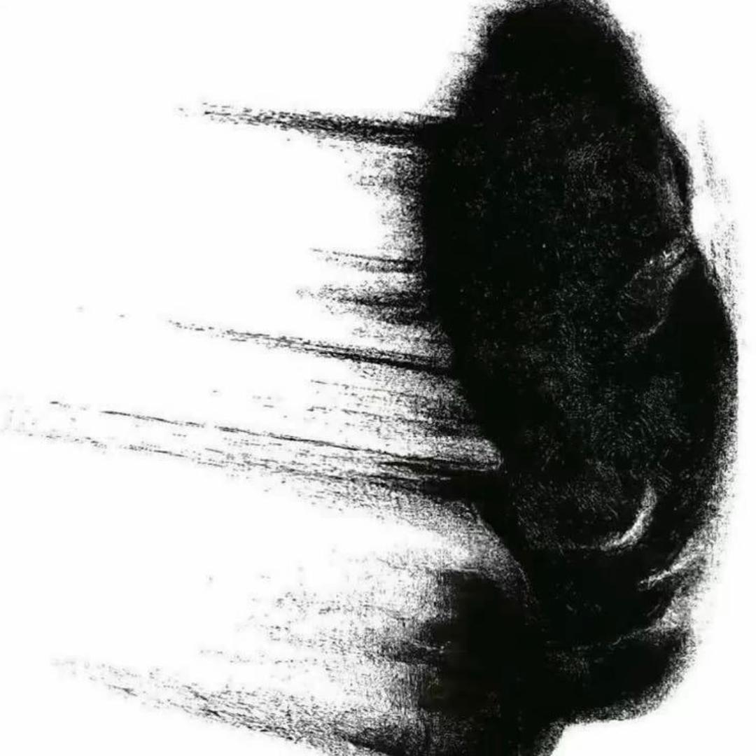 双手插兜的男人