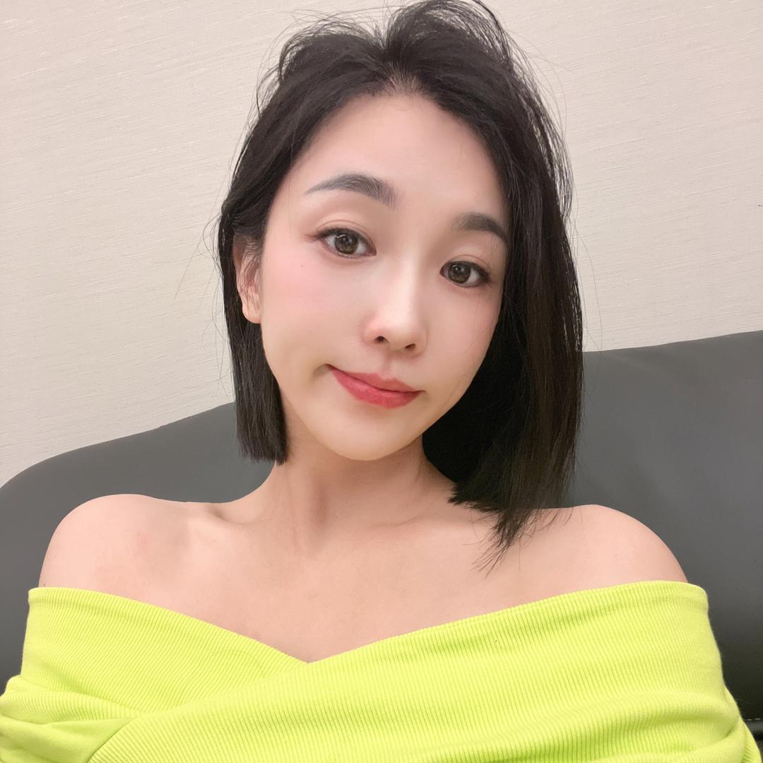 上街微笑服装店