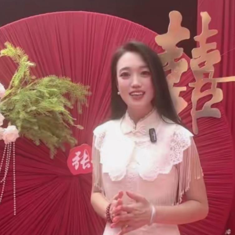 主持人安怡