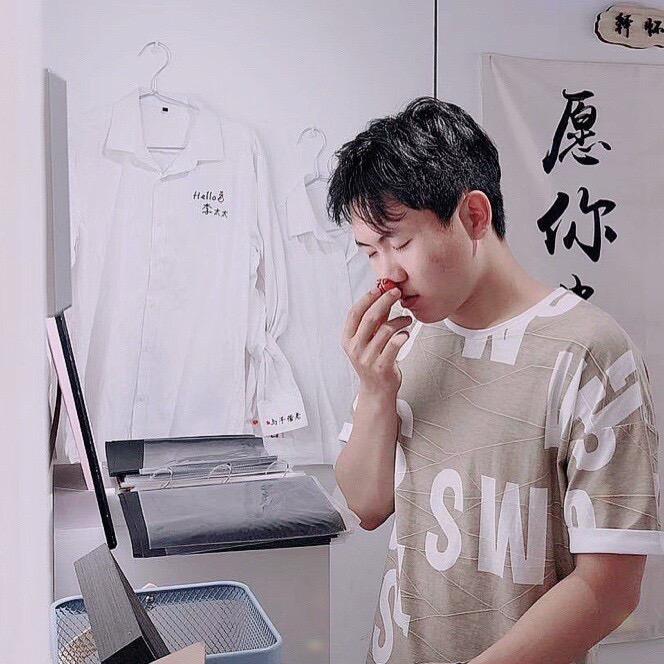 张 国 宝