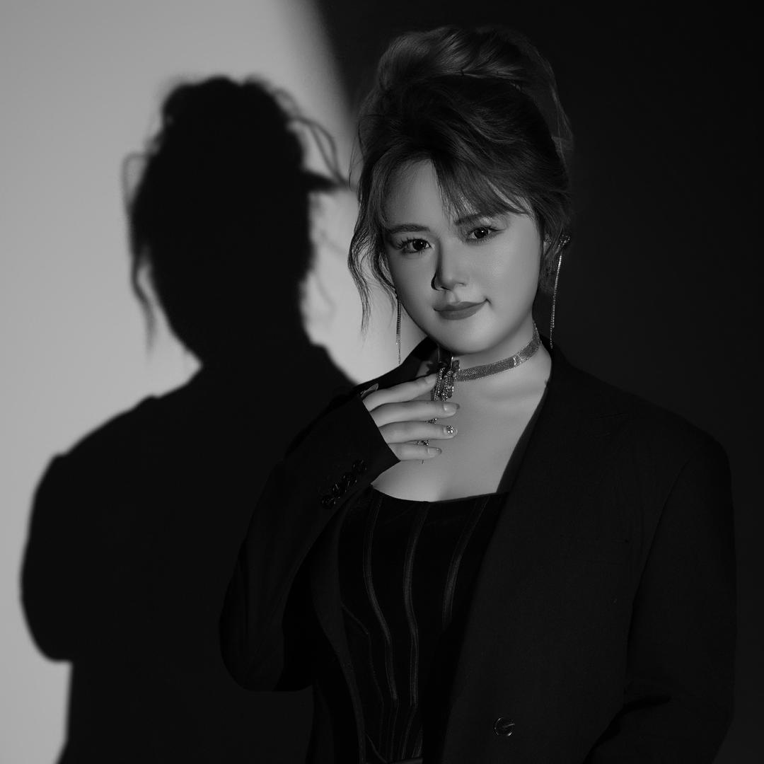 高级化妆师逸璐