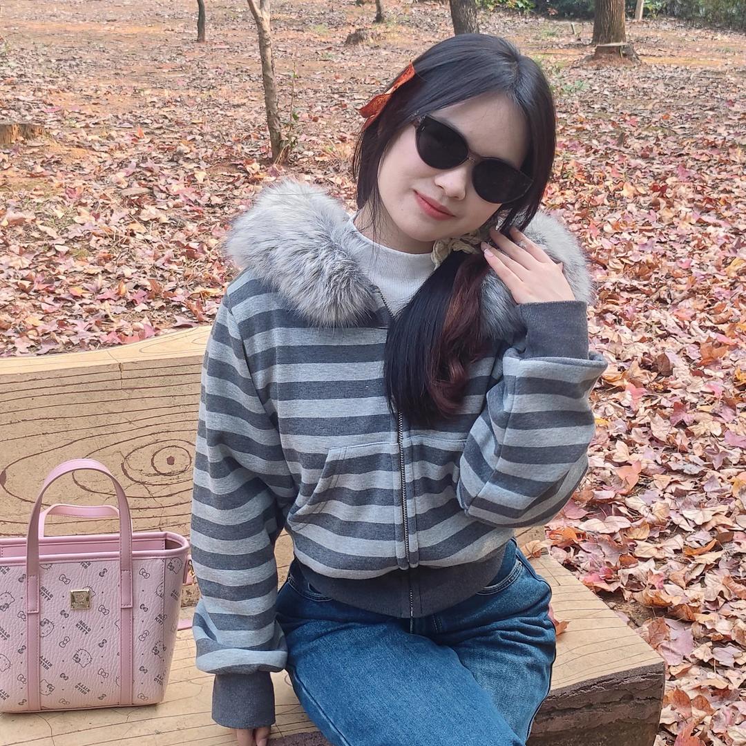 笑起来眼睛弯弯的