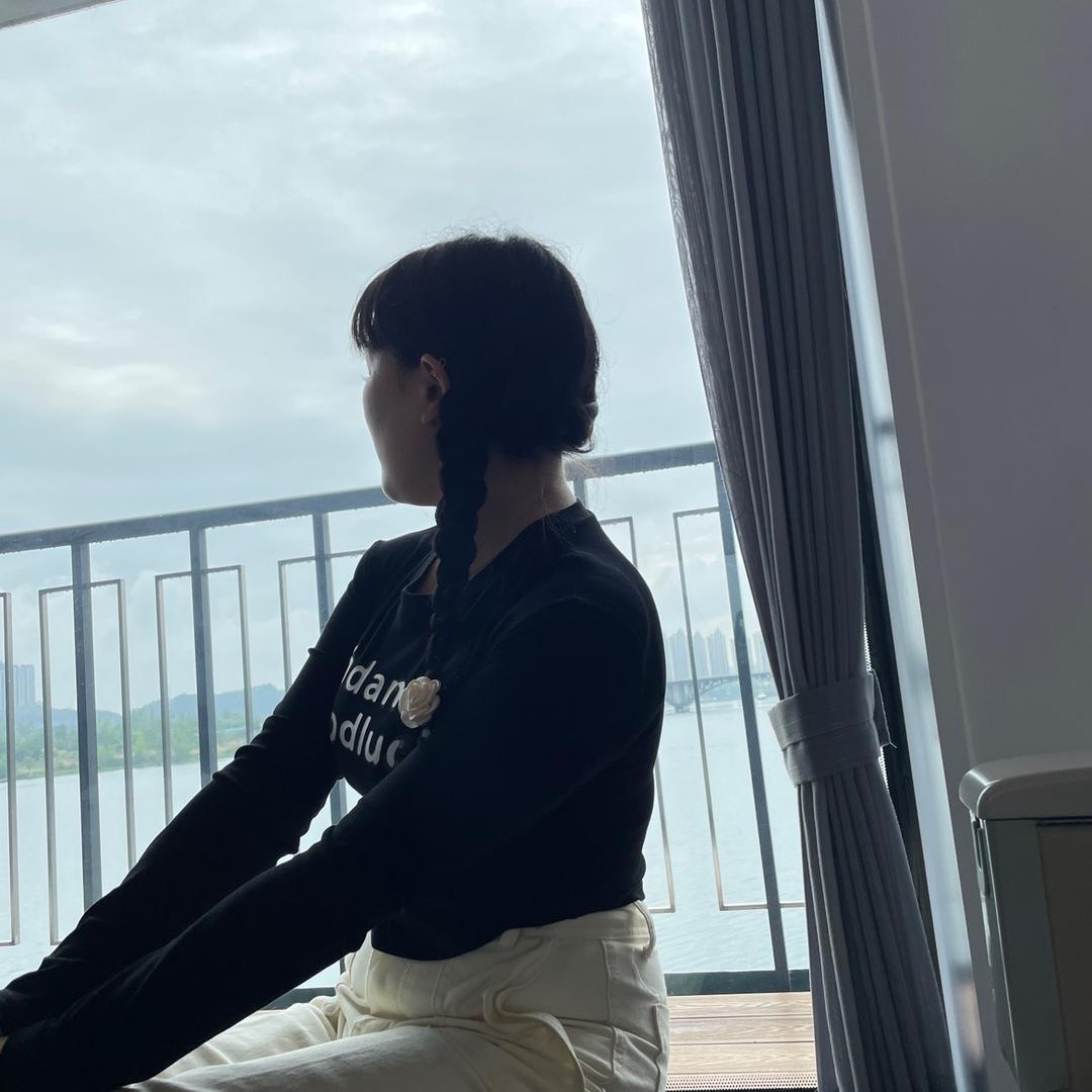 卖手机的小尹