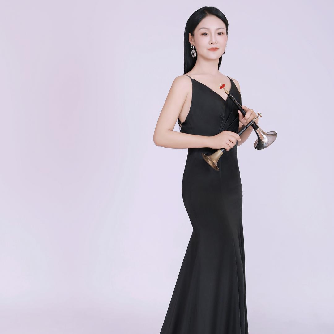 大辫子小薇唢呐