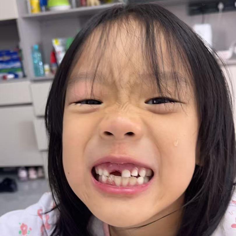 潘豁牙