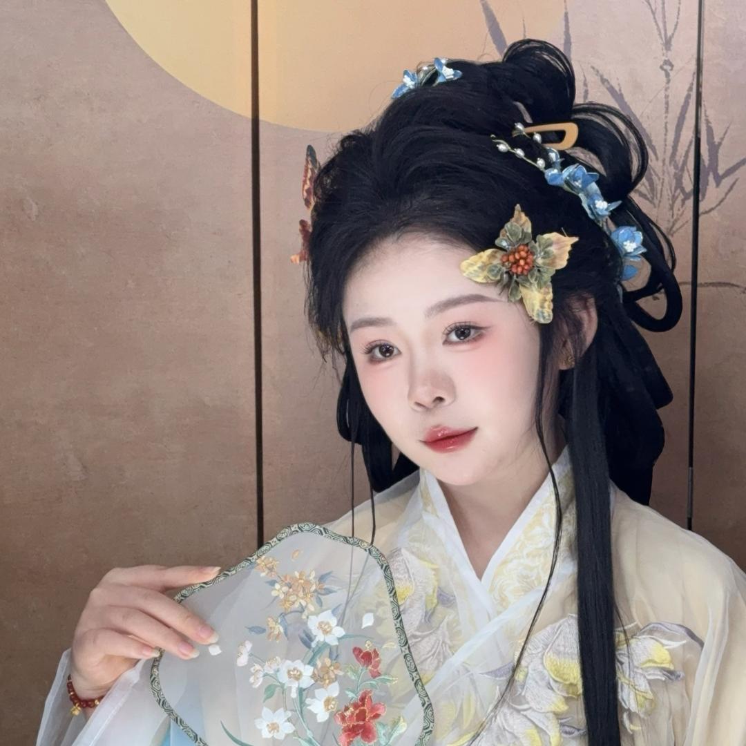 @在乌镇换头的化妆师；小韩