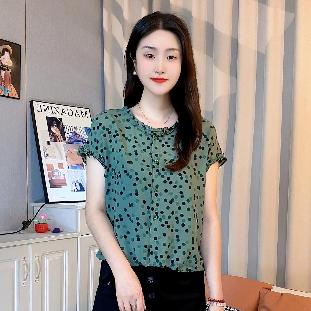 依苒服装工厂店