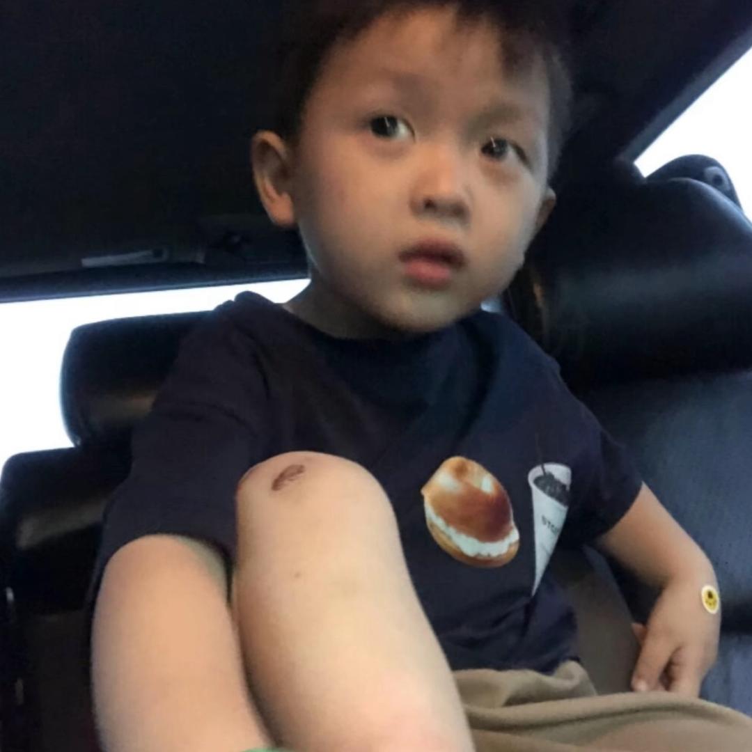 陳佰万.