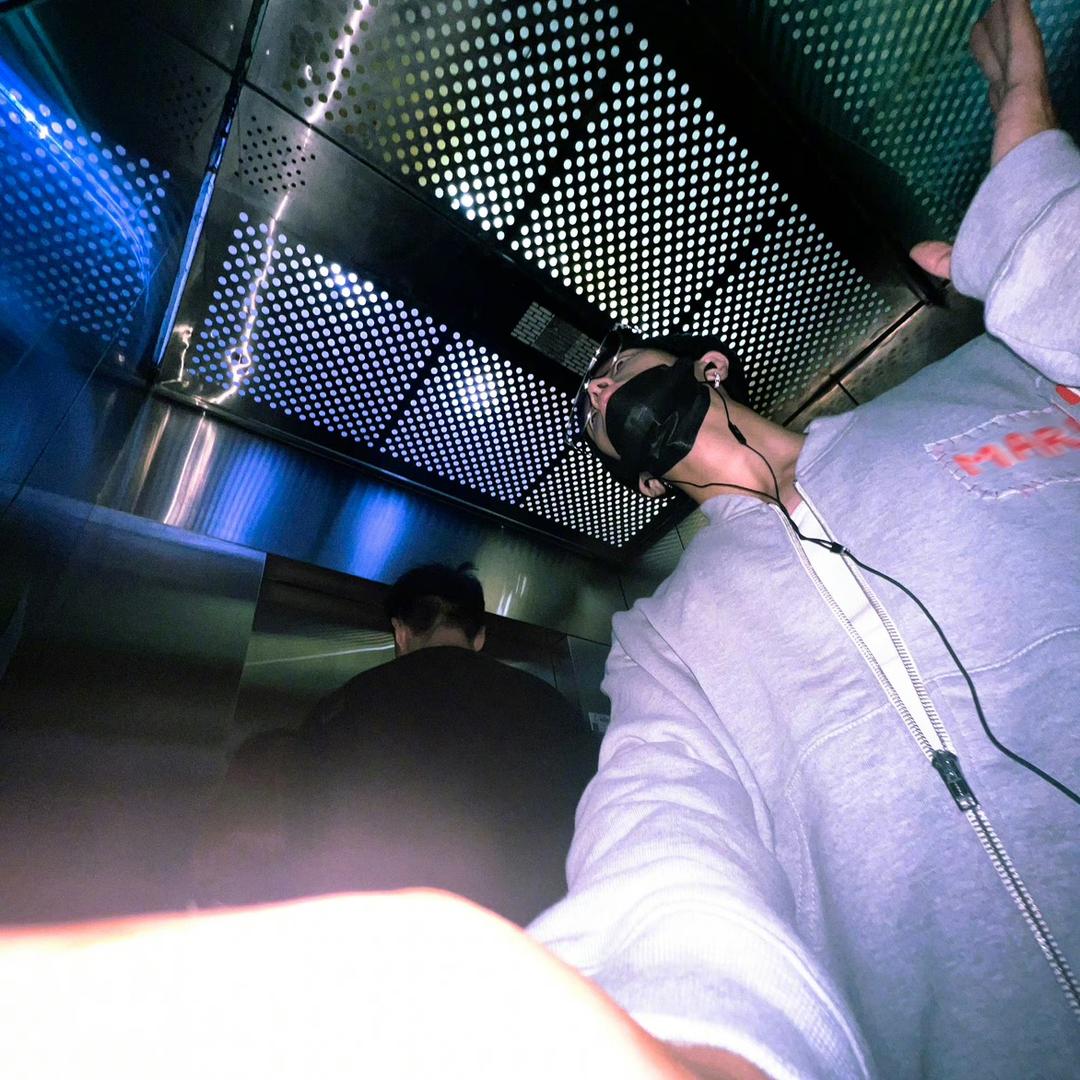 解鞍敧枕绿杨桥