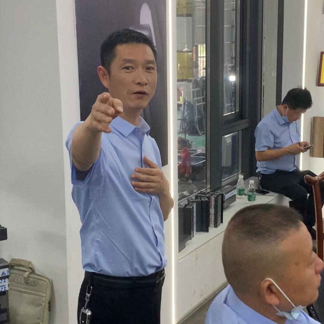 伟晟旺盛达门窗刘勇