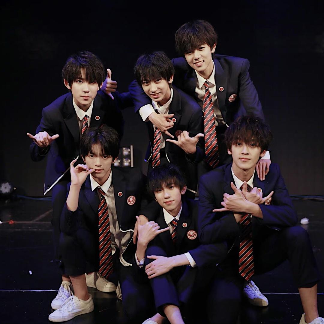 ·拾光画家（肉松松）