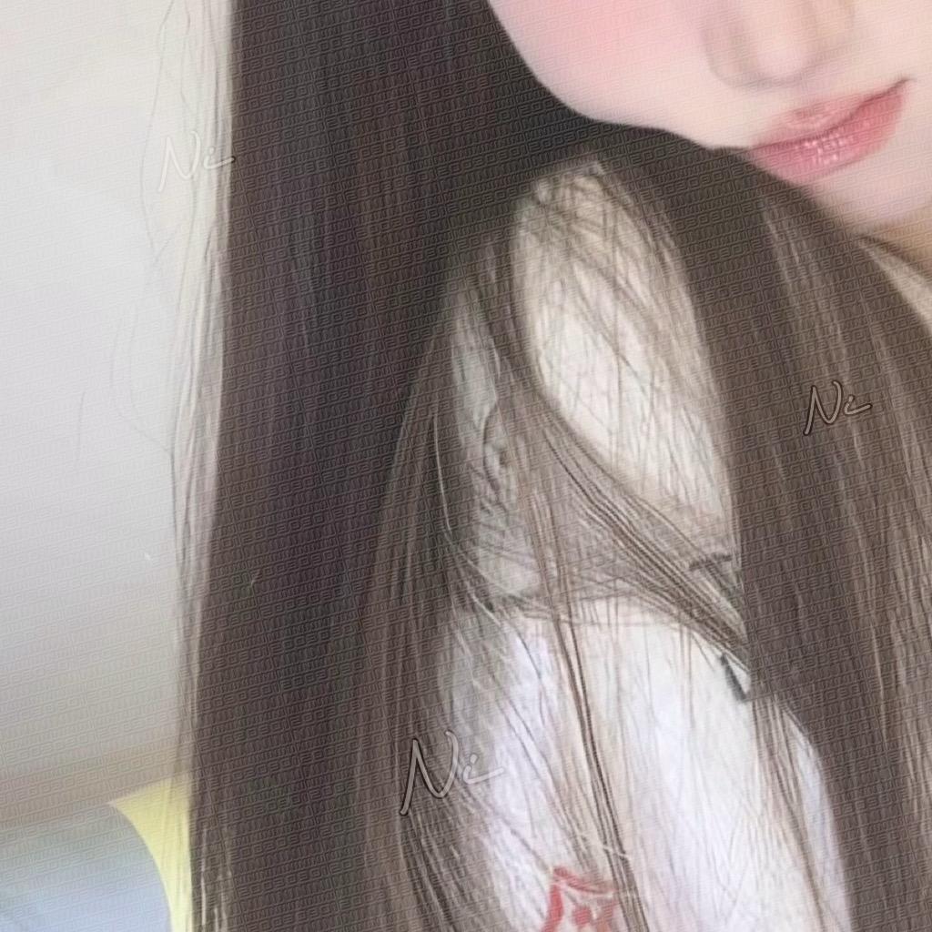 ￴