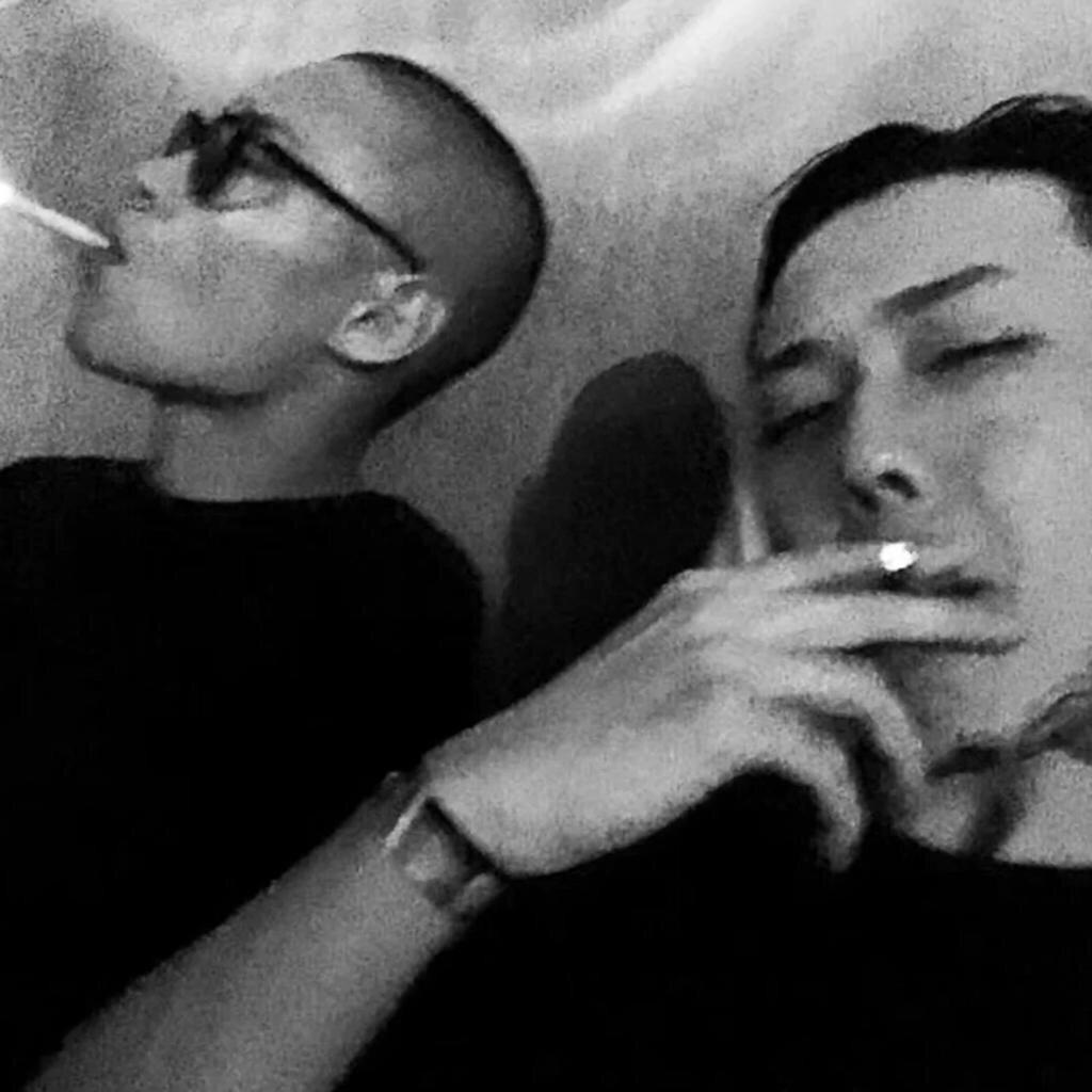 猛踹瘸子那条好腿.