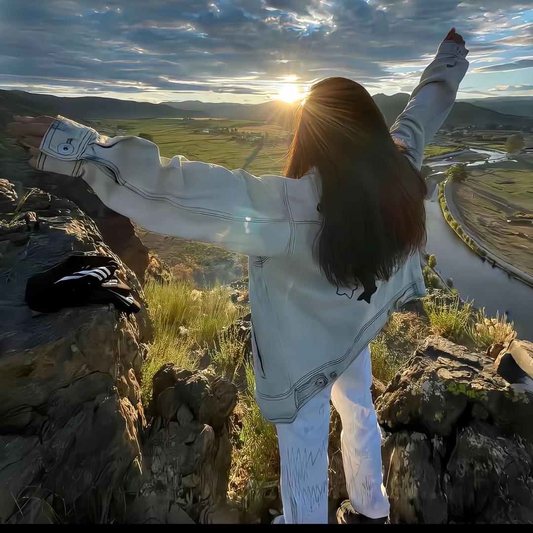 静静是个小月亮～