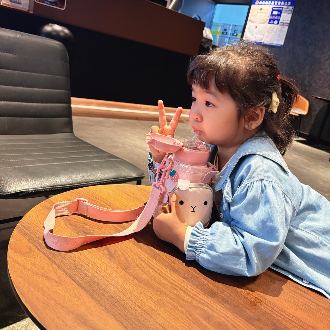 July  👧🏻