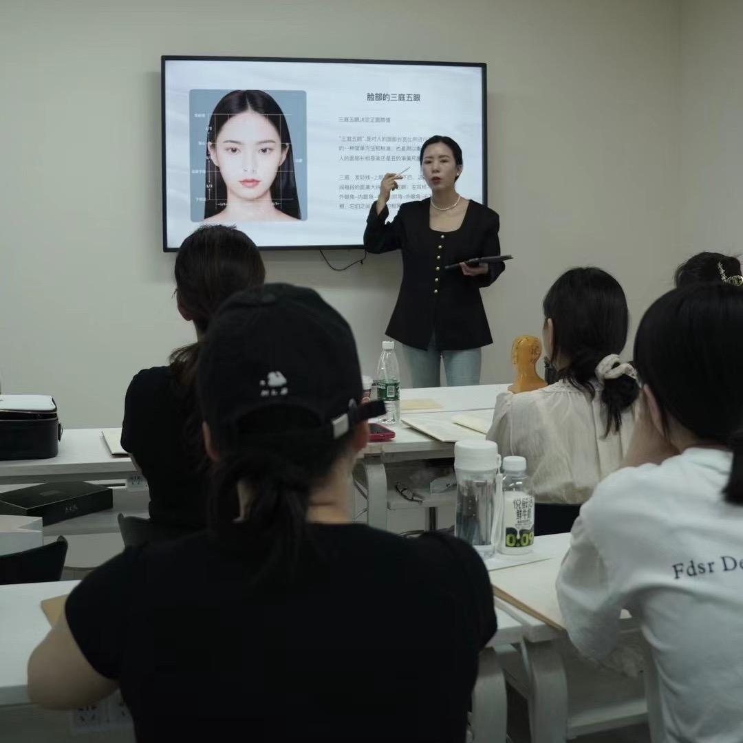 陈老丝｜眉眼唇私人订制