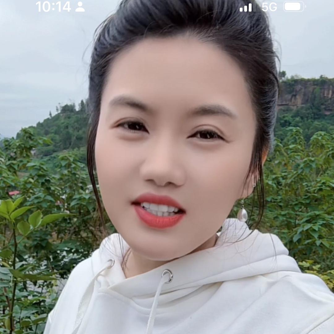 小谢（摆摊妹）