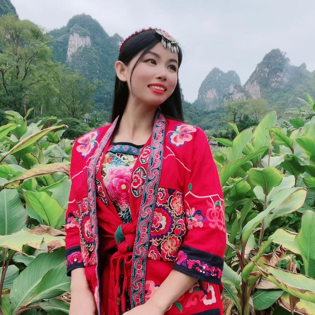 徐婉芯（唱山歌）