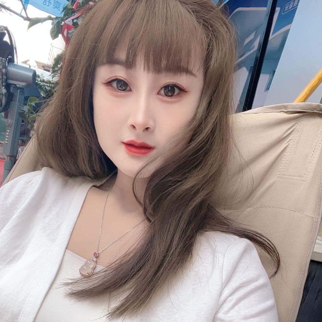 白墙精酿啤酒小姐姐