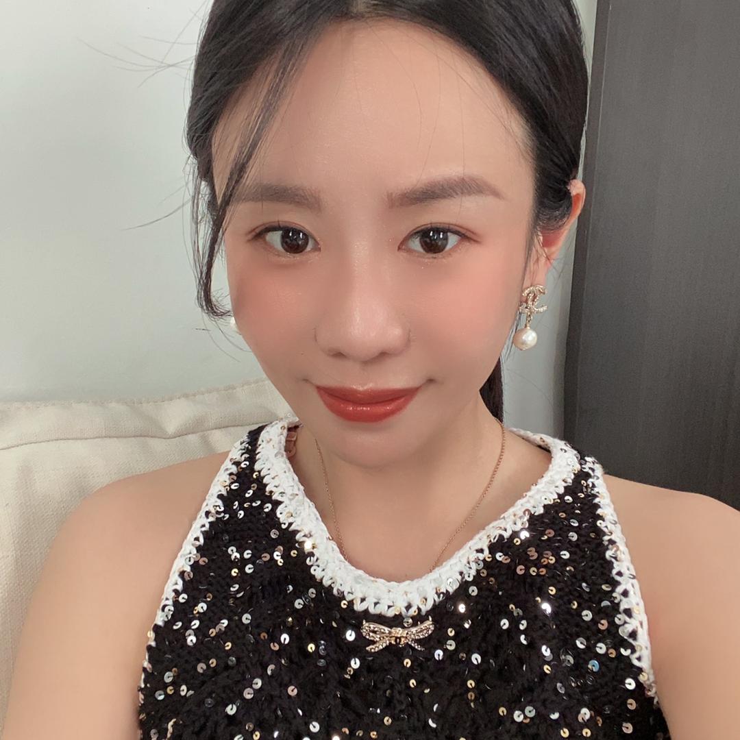 宇儿的高端美妆店铺
