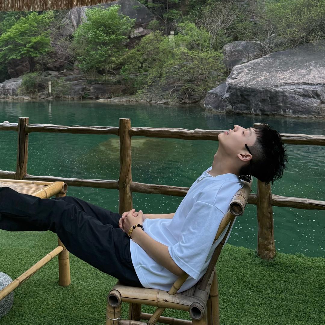 李博伦