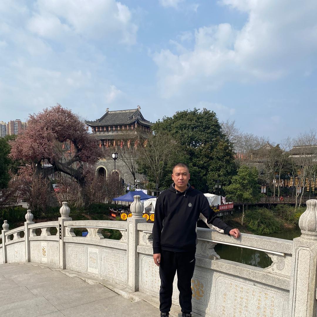 @似懂非董