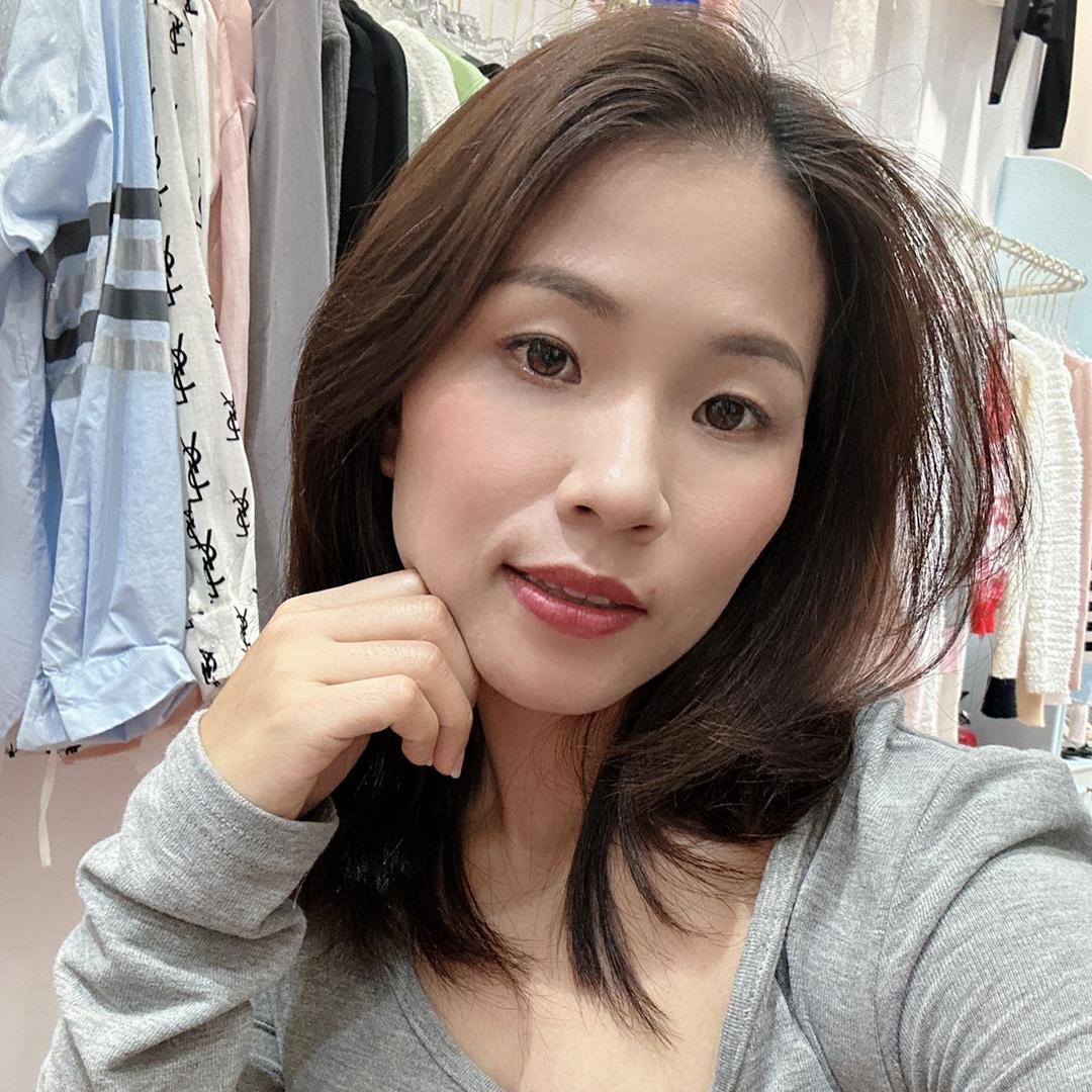 深圳龙岗咔咔女装店