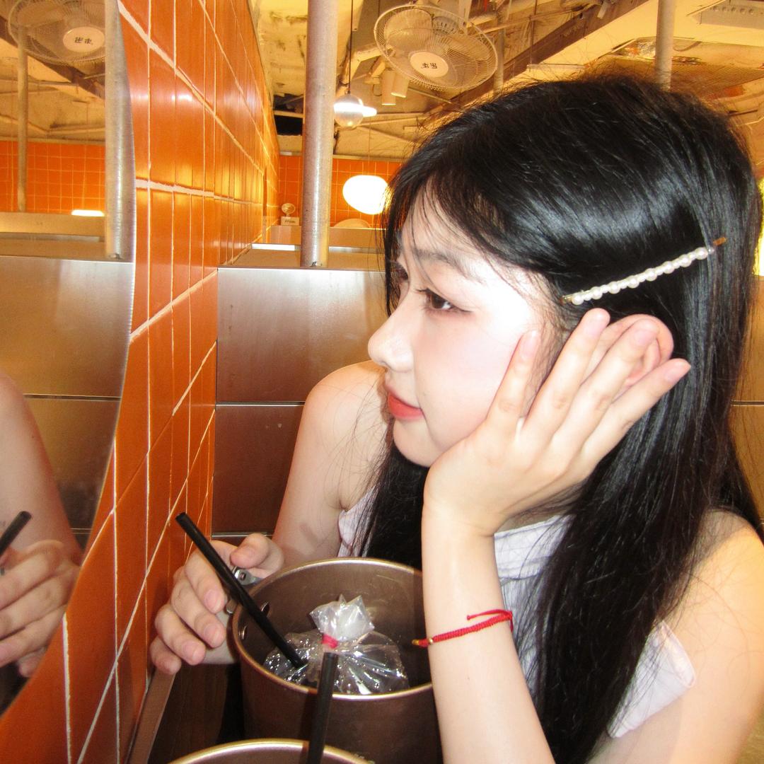 奕奕紫