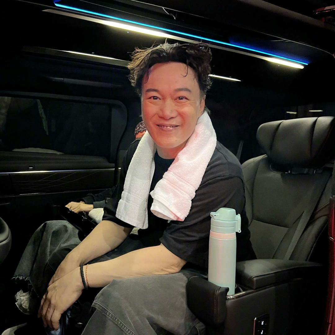 不会踢球的奥特曼