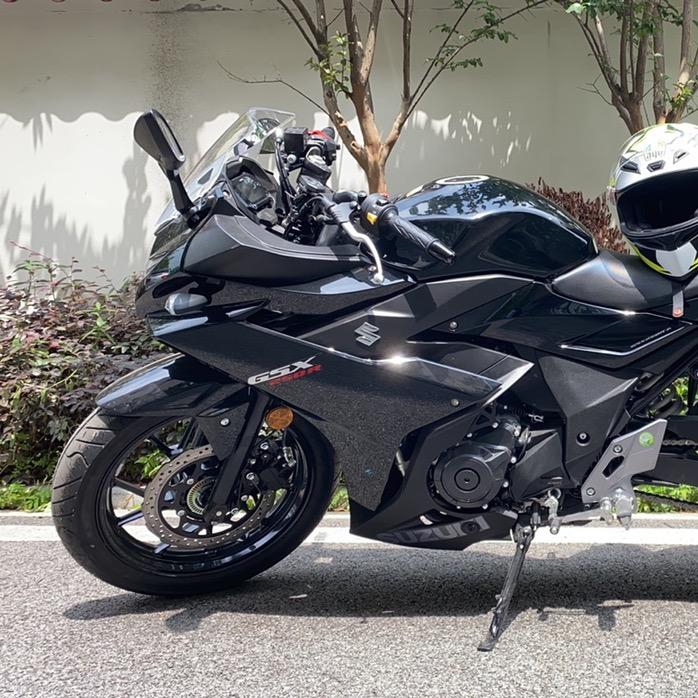 骑着摩托盘手玩