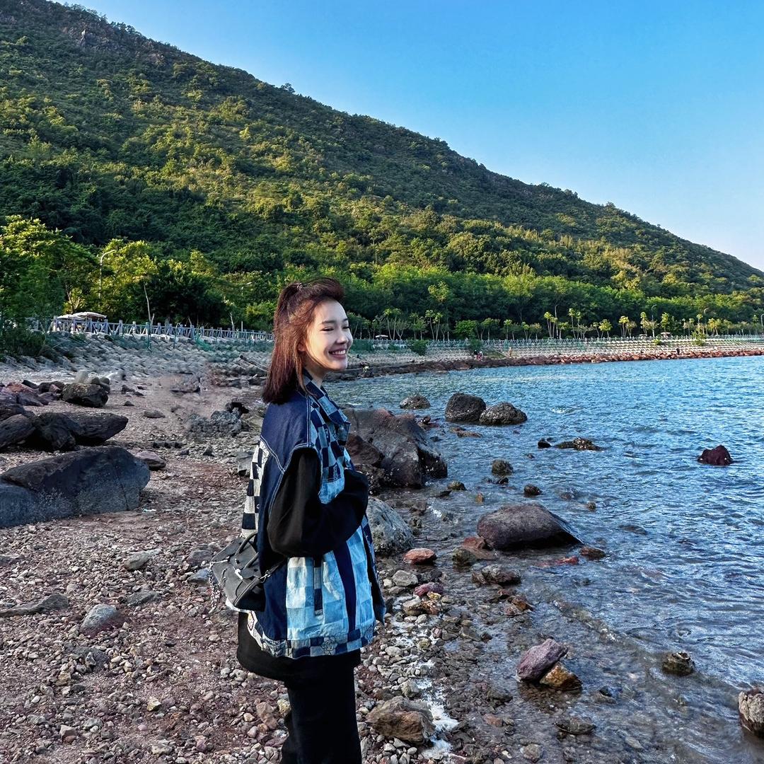 思思爱喝白开水